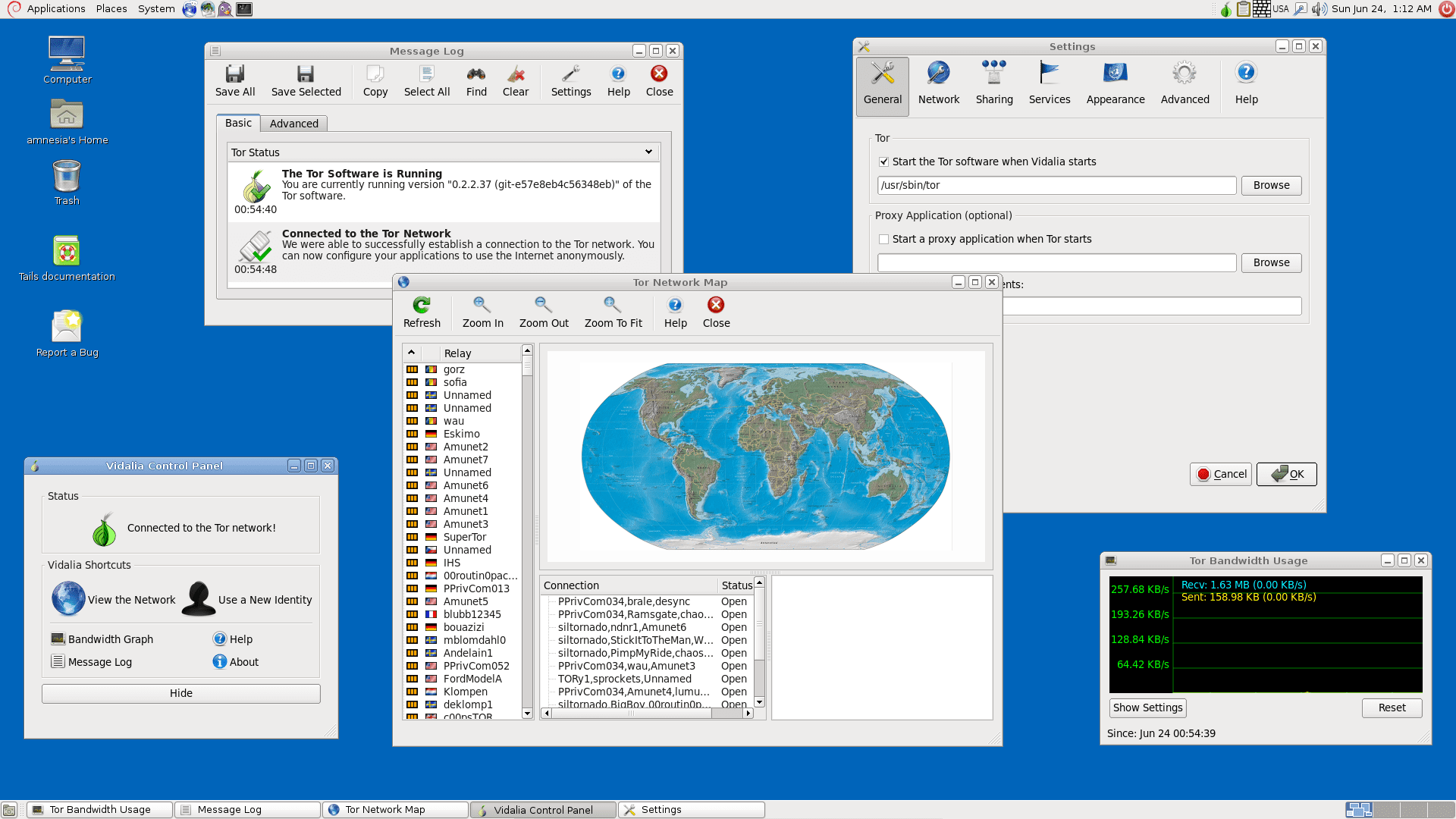 Tails (The Amnesic Incognito Live System) es una distribución basada en Debian GNU / Linux que se enfoca en brindar privacidad en línea a los usuarios que requieren un sistema operativo portátil.